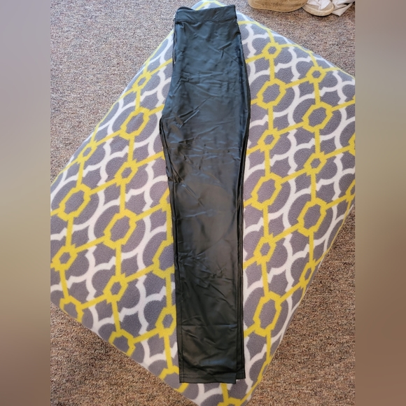 Faux leather pants - Picture 2 of 8